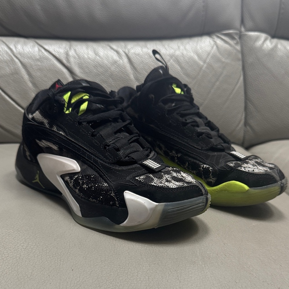 AIR JORDAN LUKA 2 'BLACK/VOLT' Kids Black and Green Basketball Shoe, 6.5